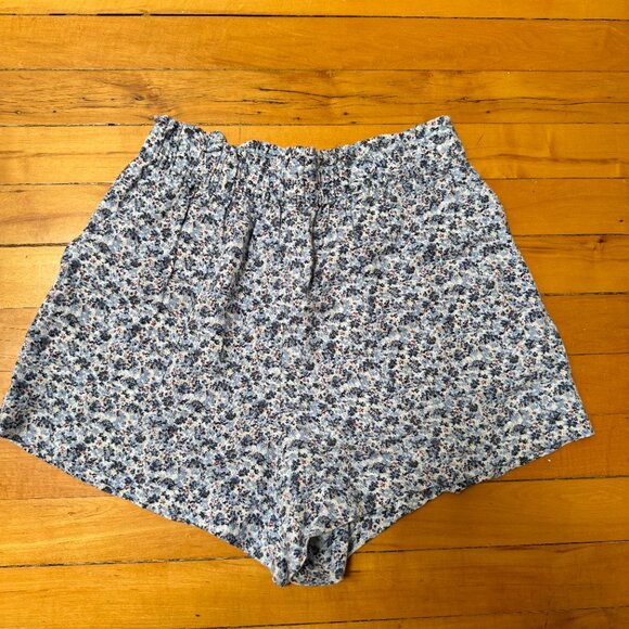 Abercrombie pull on linen blend short - blue floral pattern - size Medium - Picture 2 of 3